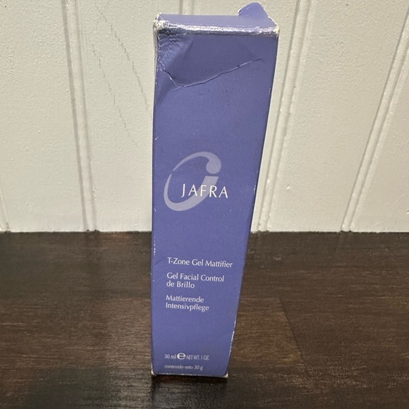 Jafra t-zone gel matifier. 1oz. New in box - Picture 2 of 3